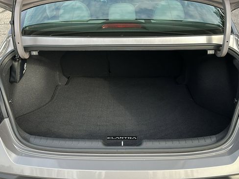 Used 2024 Hyundai Elantra Limited image 6