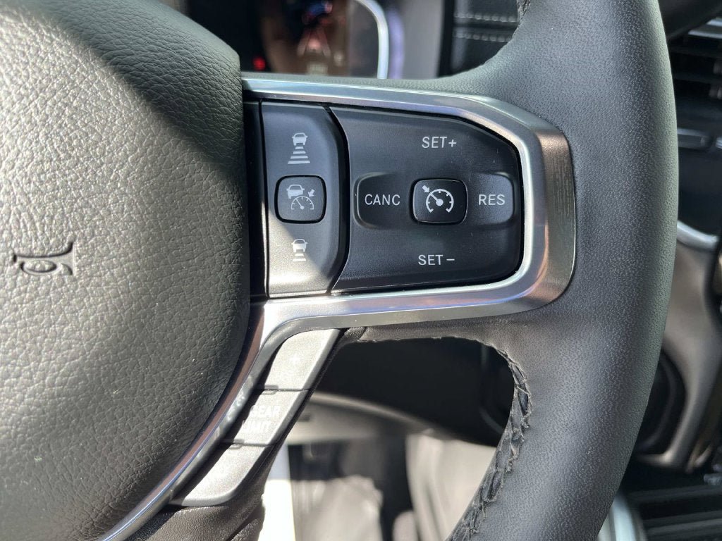 Used 2025 RAM 2500 Laramie AWD/4WD image 26