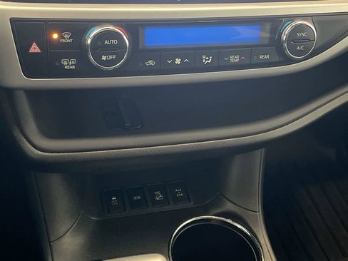 Used 2018 Toyota Highlander SE image 19