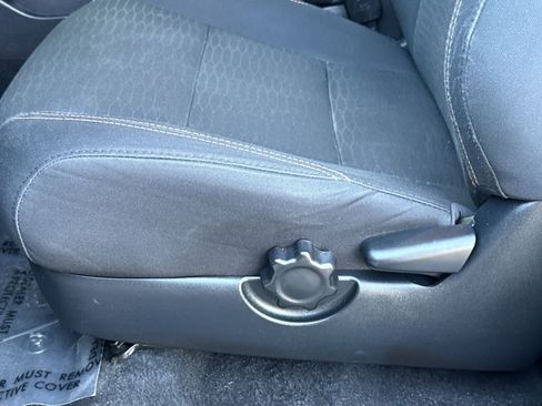Used 2017 Toyota Tacoma SR5 AWD/4WD image 14