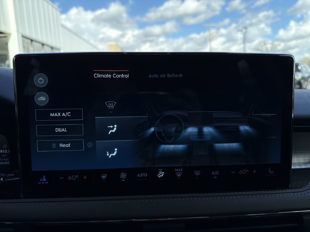 Used 2024 Lincoln Corsair Grand Touring w/ Equipment Group 302A AWD/4WD image 17