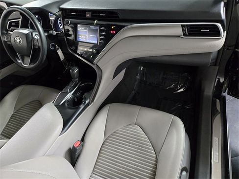 Used 2018 Toyota Camry SE image 23