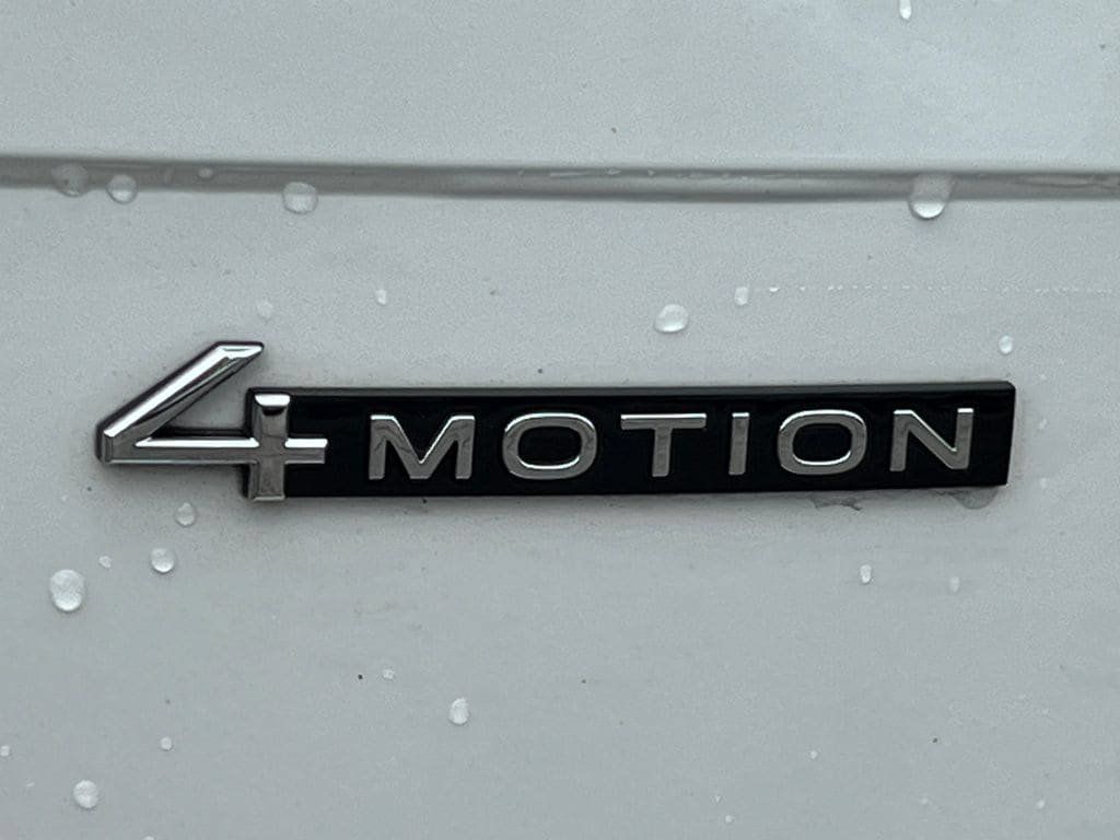 Used 2023 Volkswagen Tiguan SE R-Line AWD/4WD image 10