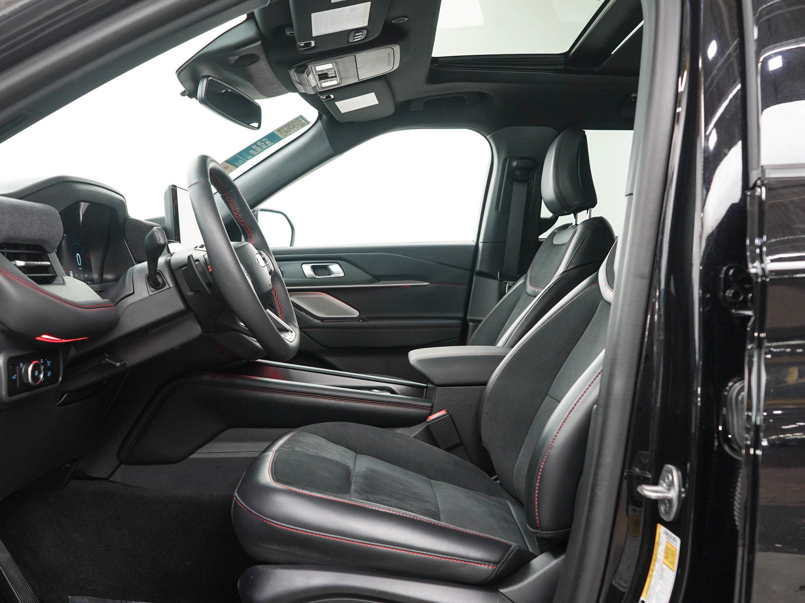 Used 2025 Ford Explorer ST AWD/4WD image 26