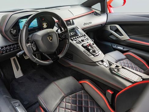 Used 2019 Lamborghini Aventador S AWD/4WD image 2