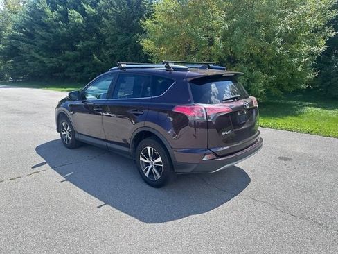 Used 2018 Toyota RAV4 XLE AWD/4WD image 5