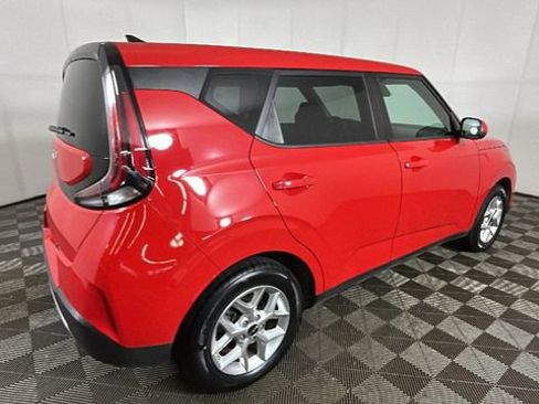 Used 2024 Kia Soul LX w/ Option Group 015 FWD image 2