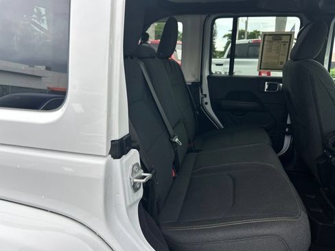 Used 2024 Jeep Wrangler Unlimited Sahara AWD/4WD image 28