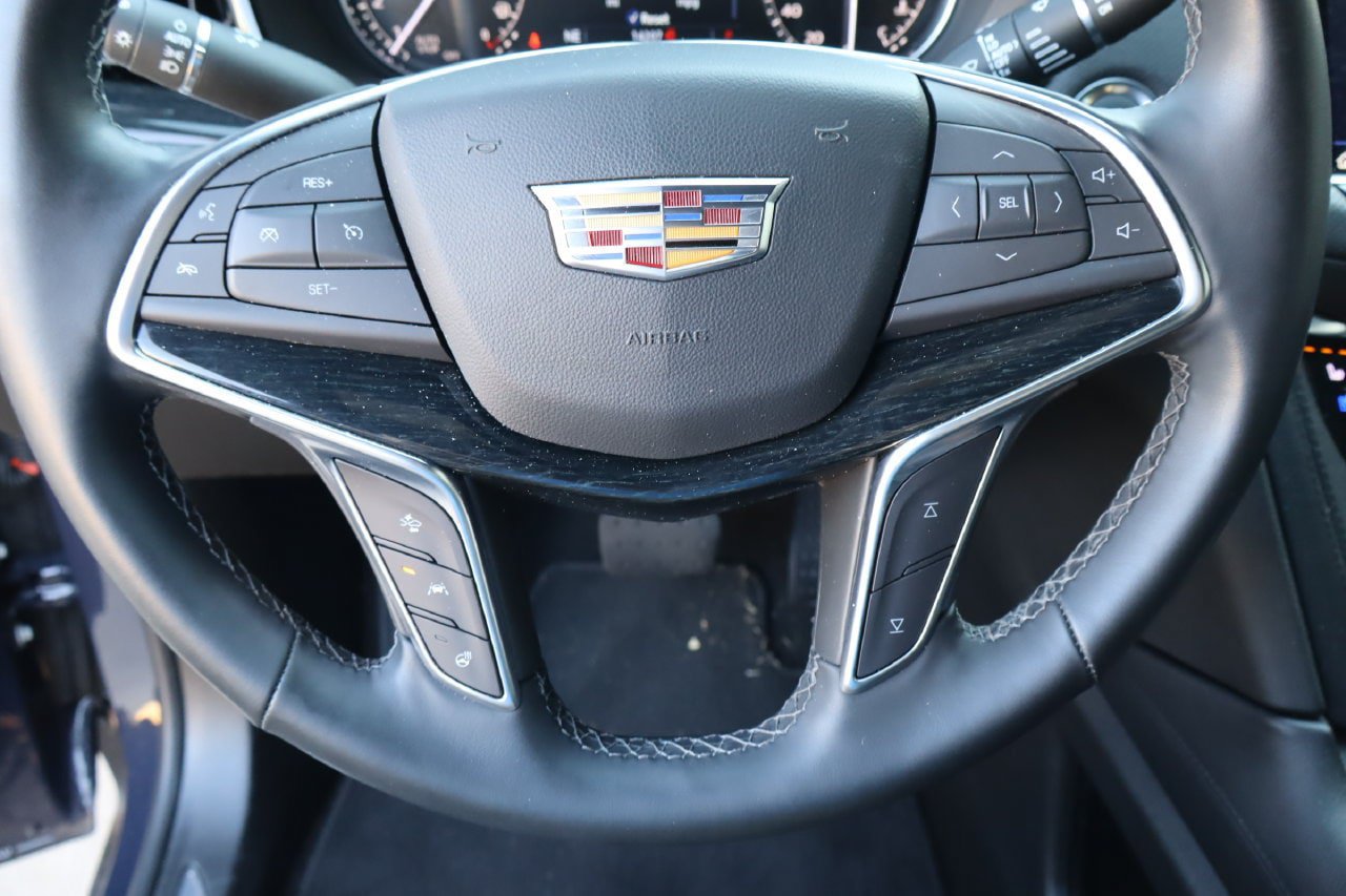 Used 2025 Cadillac XT5 Premium Luxury FWD image 12