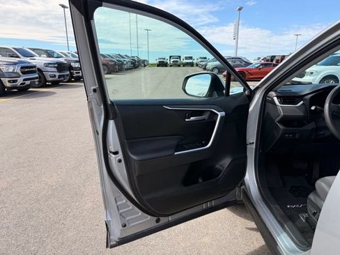 Used 2023 Toyota RAV4 XLE AWD/4WD image 17