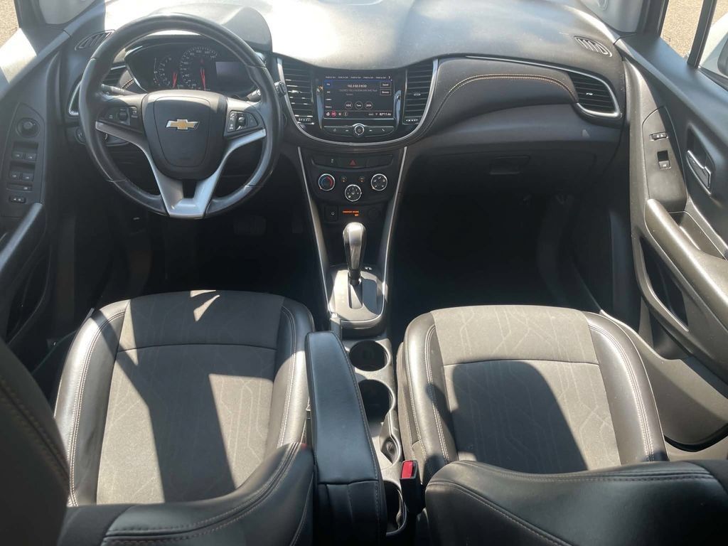 Used 2021 Chevrolet Trax LT w/ Sport Edition FWD image 17