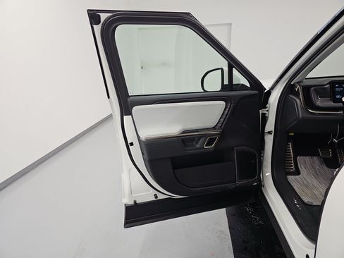 Used 2024 Rivian R1S Adventure AWD/4WD image 16