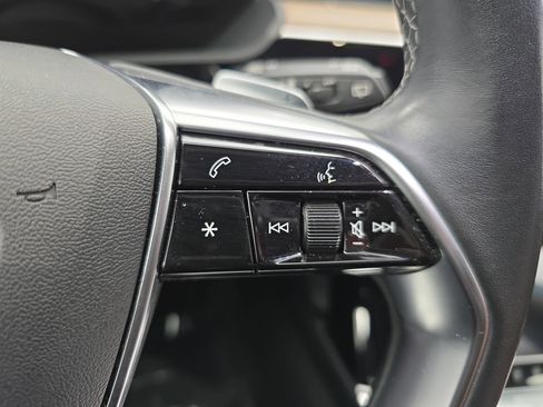 Used 2024 Audi Q8 e-tron Premium Plus w/ Premium Plus Package image 18