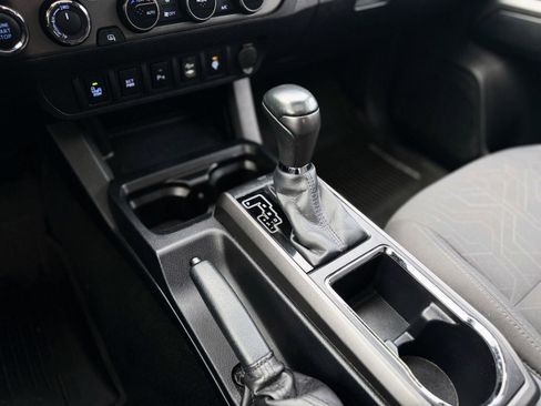 Used 2017 Toyota Tacoma TRD Off-Road image 19