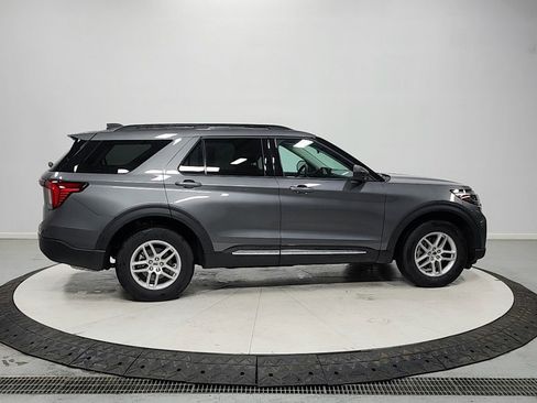 Used 2025 Ford Explorer Active AWD/4WD image 8