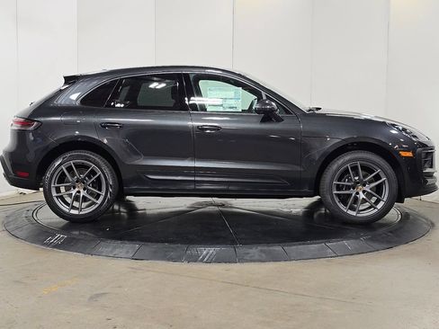 Certified 2025 Porsche Macan AWD/4WD image 6
