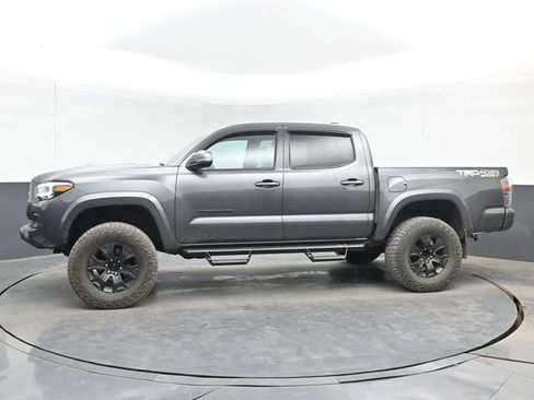 Used 2022 Toyota Tacoma TRD Sport w/ Technology Package AWD/4WD image 6