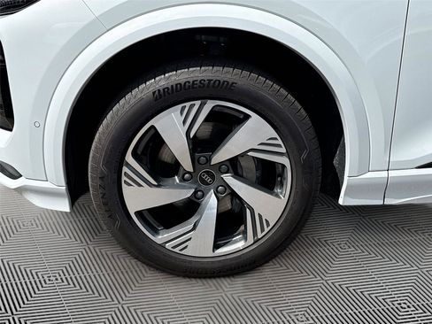 Certified 2025 Audi Q6 e-tron Premium Plus w/ Premium Plus image 32