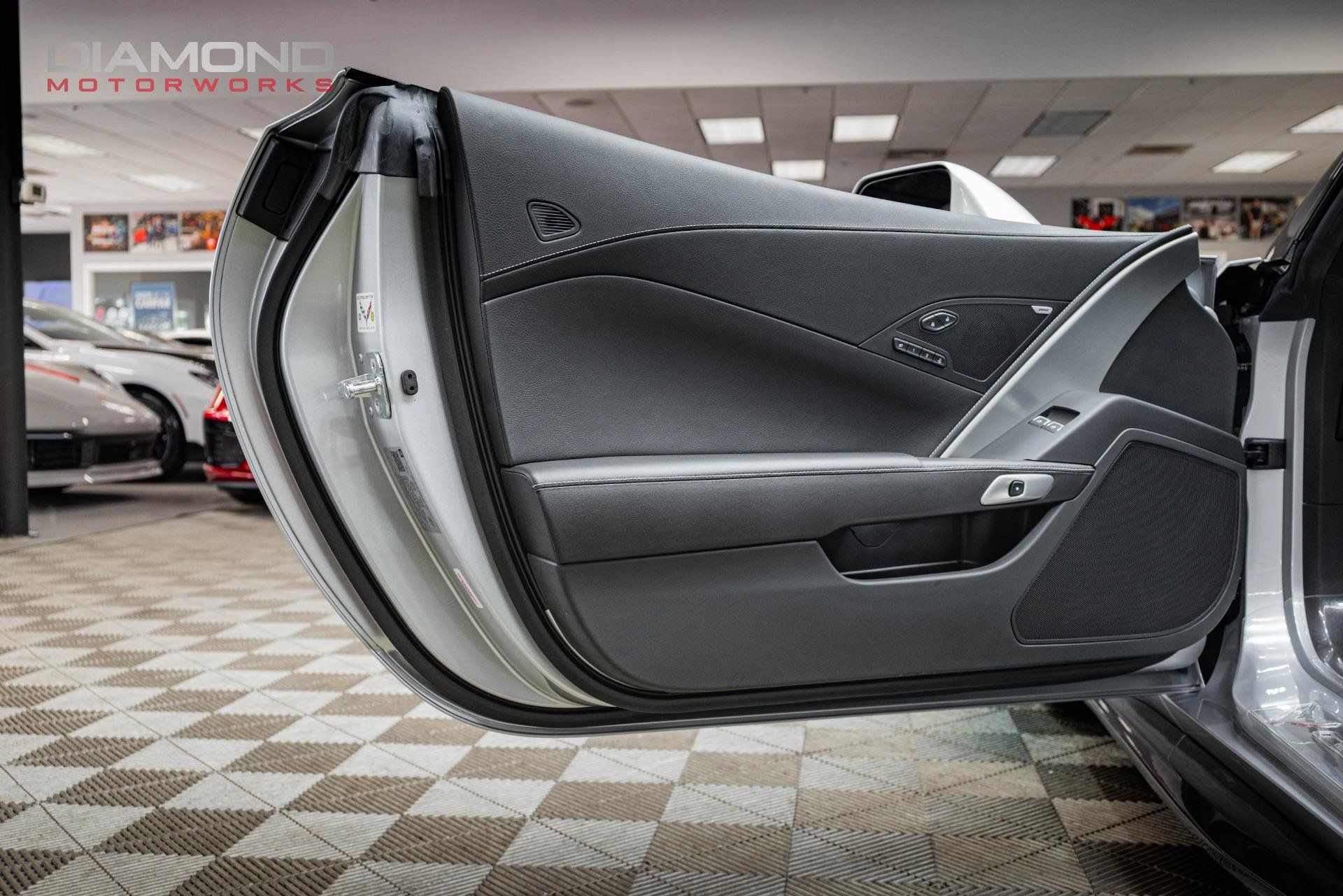 Used 2019 Chevrolet Corvette Stingray Coupe RWD image 11