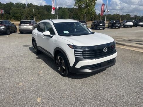 New 2025 Nissan Kicks SR image 2