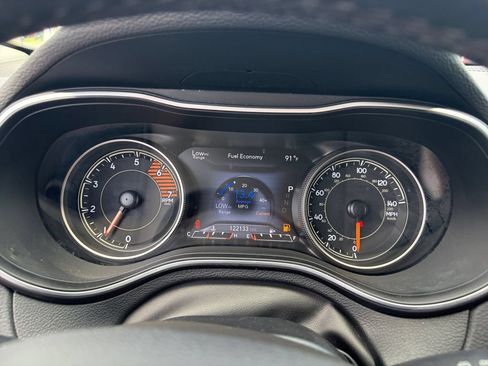 Used 2019 Jeep Cherokee Limited AWD/4WD image 10