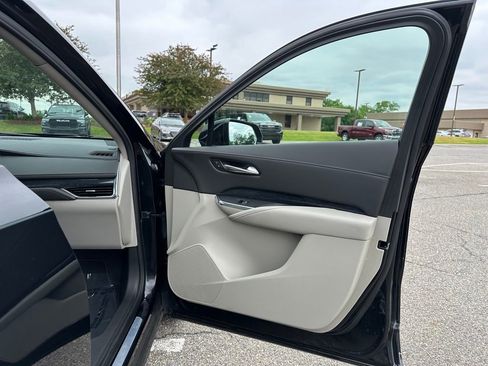 Used 2023 Cadillac XT4 Premium Luxury w/ Enhanced Visibility Package AWD/4WD image 17