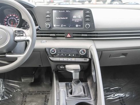 Used 2023 Hyundai Elantra SEL image 13