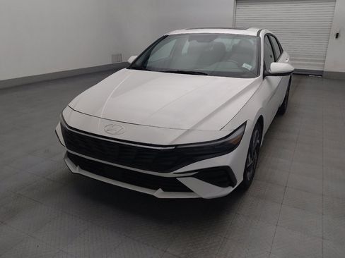 Used 2025 Hyundai Elantra SEL FWD image 15