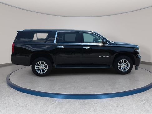 Used 2017 Chevrolet Suburban LS RWD image 4