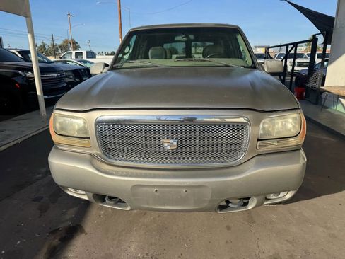 Used 2002 Cadillac Escalade 2WD image 2