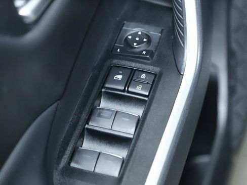 Used 2025 Toyota RAV4 XLE image 16