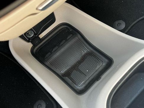 Used 2023 Chrysler Pacifica Touring-L FWD image 33