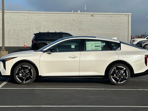 New 2025 Kia K4 GT-Line image 7