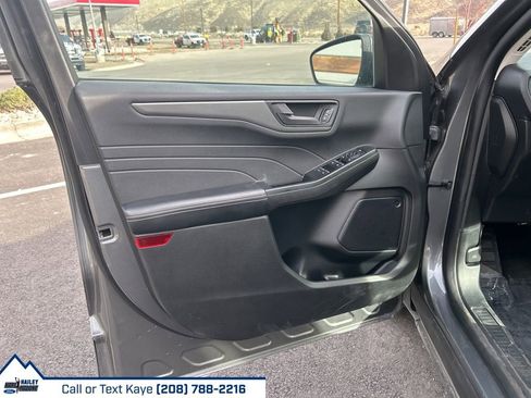 Used 2025 Ford Escape Active AWD/4WD image 17