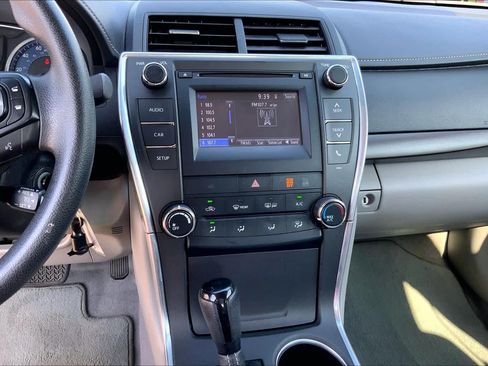 Used 2017 Toyota Camry LE FWD image 30