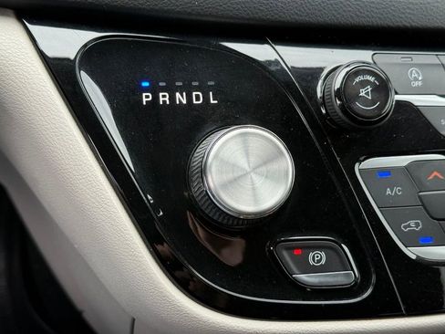 Used 2017 Chrysler Pacifica Touring Plus w/ Tire & Wheel Group image 22