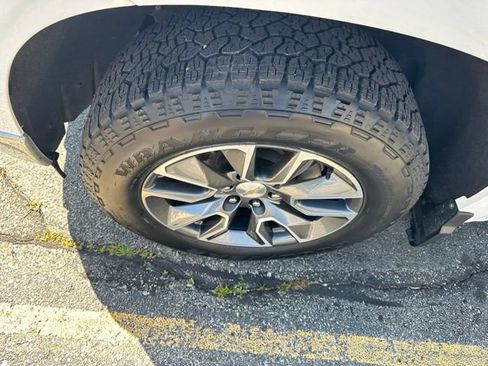 Certified 2024 Chevrolet Silverado 1500 LT AWD/4WD image 13
