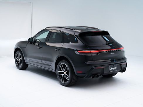 Certified 2026 Porsche Macan AWD/4WD image 3