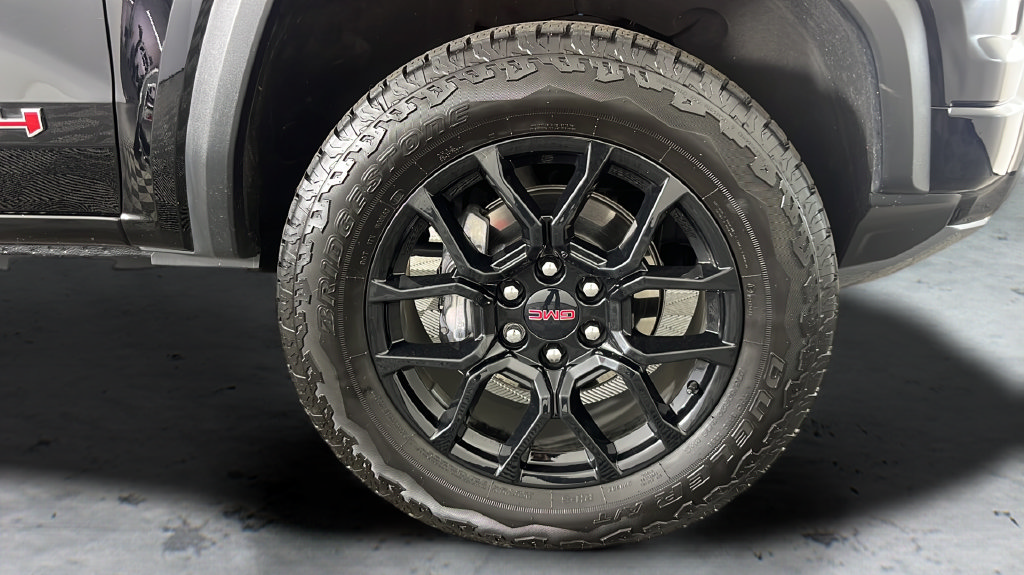 Used 2025 GMC Canyon AT4 AWD/4WD image 39