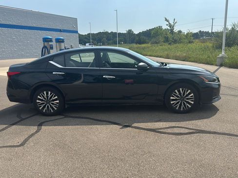 Used 2025 Nissan Altima 2.5 SV FWD image 6