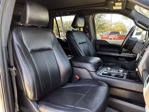 Used 2021 Ford Expedition XLT image 30