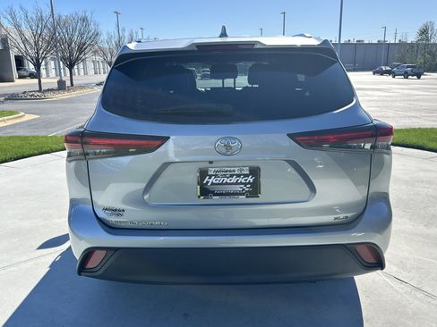 Certified 2021 Toyota Highlander XLE image 9