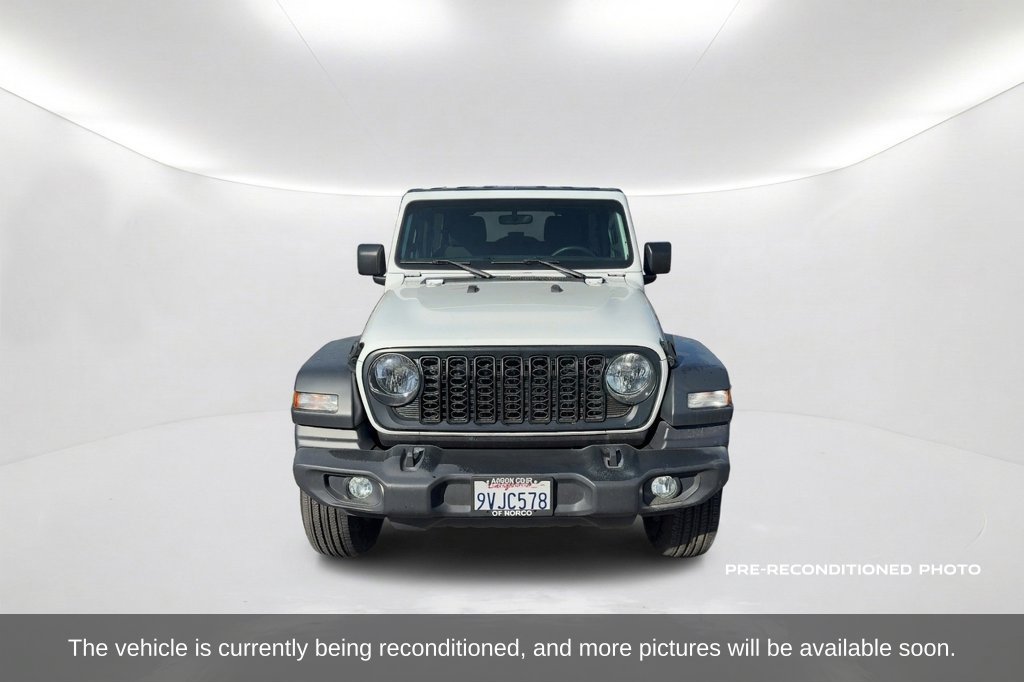 Used 2025 Jeep Wrangler Unlimited Sport AWD/4WD image 2