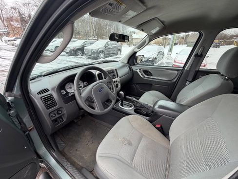Used 2005 Ford Escape XLT image 9