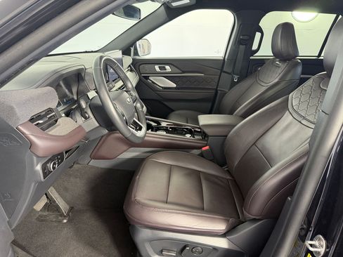 Used 2025 Ford Explorer Platinum w/ LUX Leather Package AWD/4WD image 5