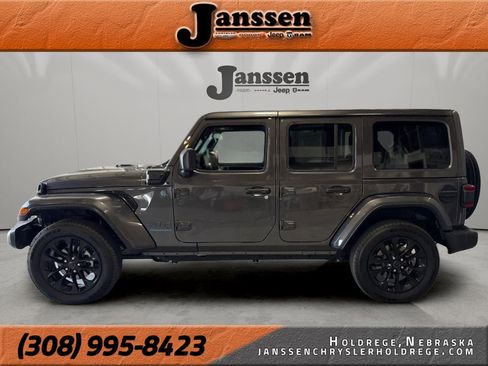 Used 2025 Jeep Wrangler Unlimited Sahara w/ Safety Group AWD/4WD image 1