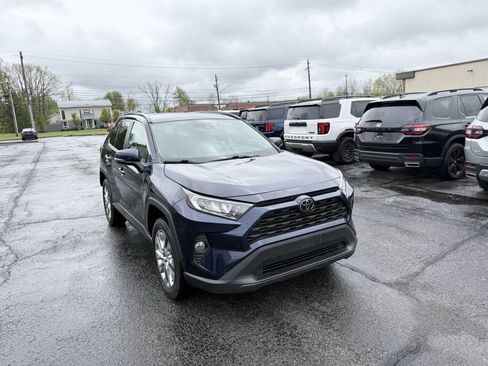 Used 2021 Toyota RAV4 XLE Premium AWD/4WD image 3