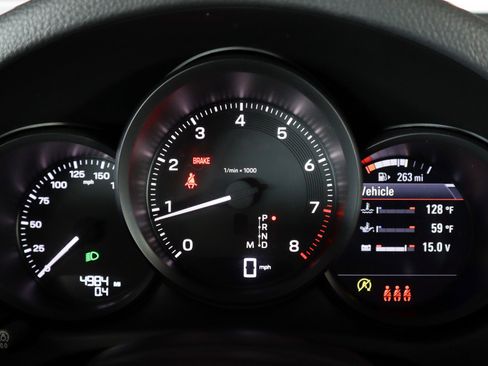 Used 2025 Porsche Macan image 16