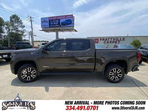 Used 2024 GMC Sierra 1500 AT4 w/ Technology Package AWD/4WD image 5