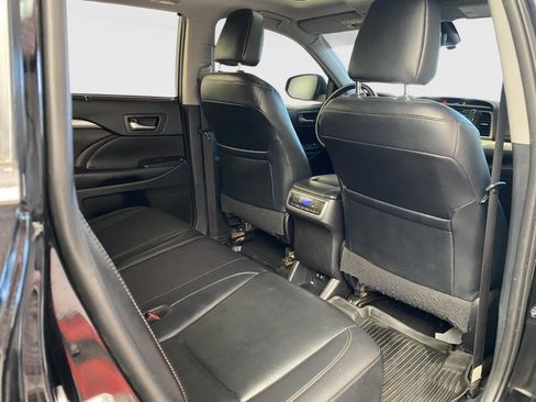 Used 2019 Toyota Highlander XLE AWD/4WD image 11